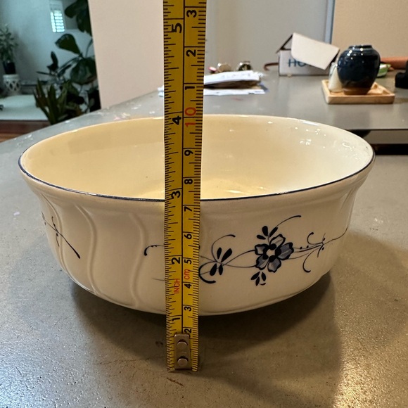 Excellent used condition. No chips or cracks. Beautiful bowl. - Picture 4 of 5